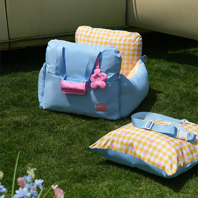 Dot Dot Car Travel Pet Bed - Image 1