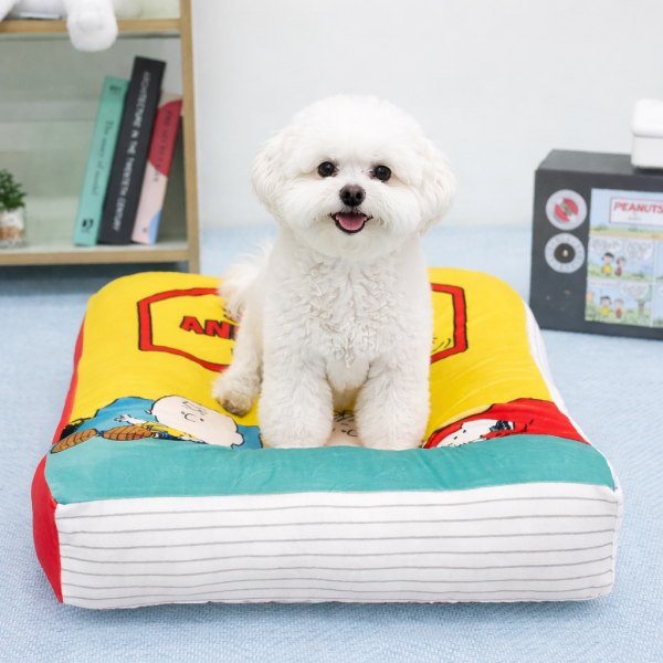 Peanuts Cozy Book Bed